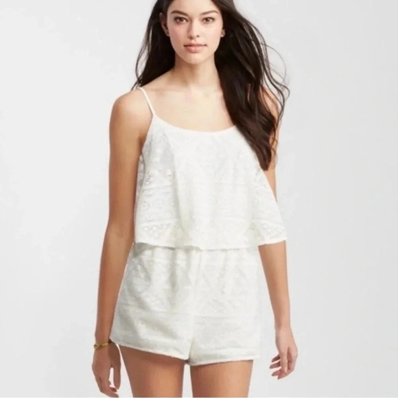 Aeropostale White Lace Overlay Short Romper with adjustable straps size medium - Picture 1 of 6